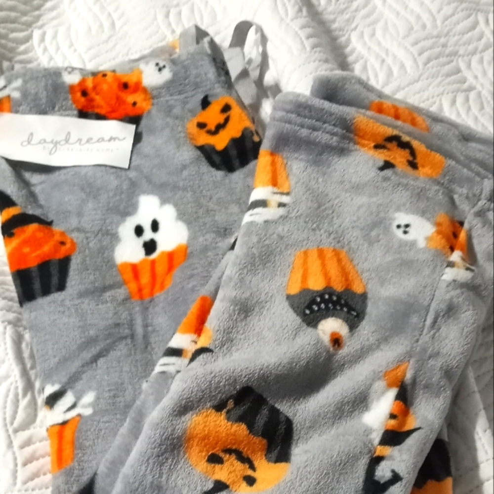 Daydream Berkshire Halloween Small/med sleep pants